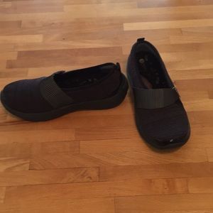 Brand New. BZEES Nugget Loafer Size 7.5